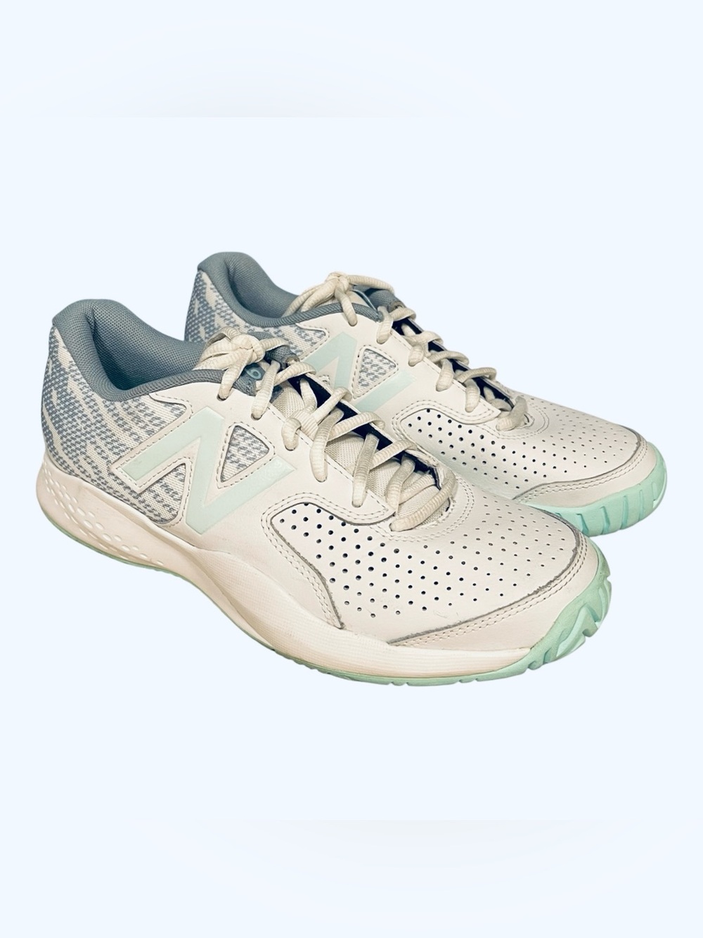 New Balance 696 V3 Women Sz 8.5 WCH696E3 Gray White Leather Athletic Sneaker EUC